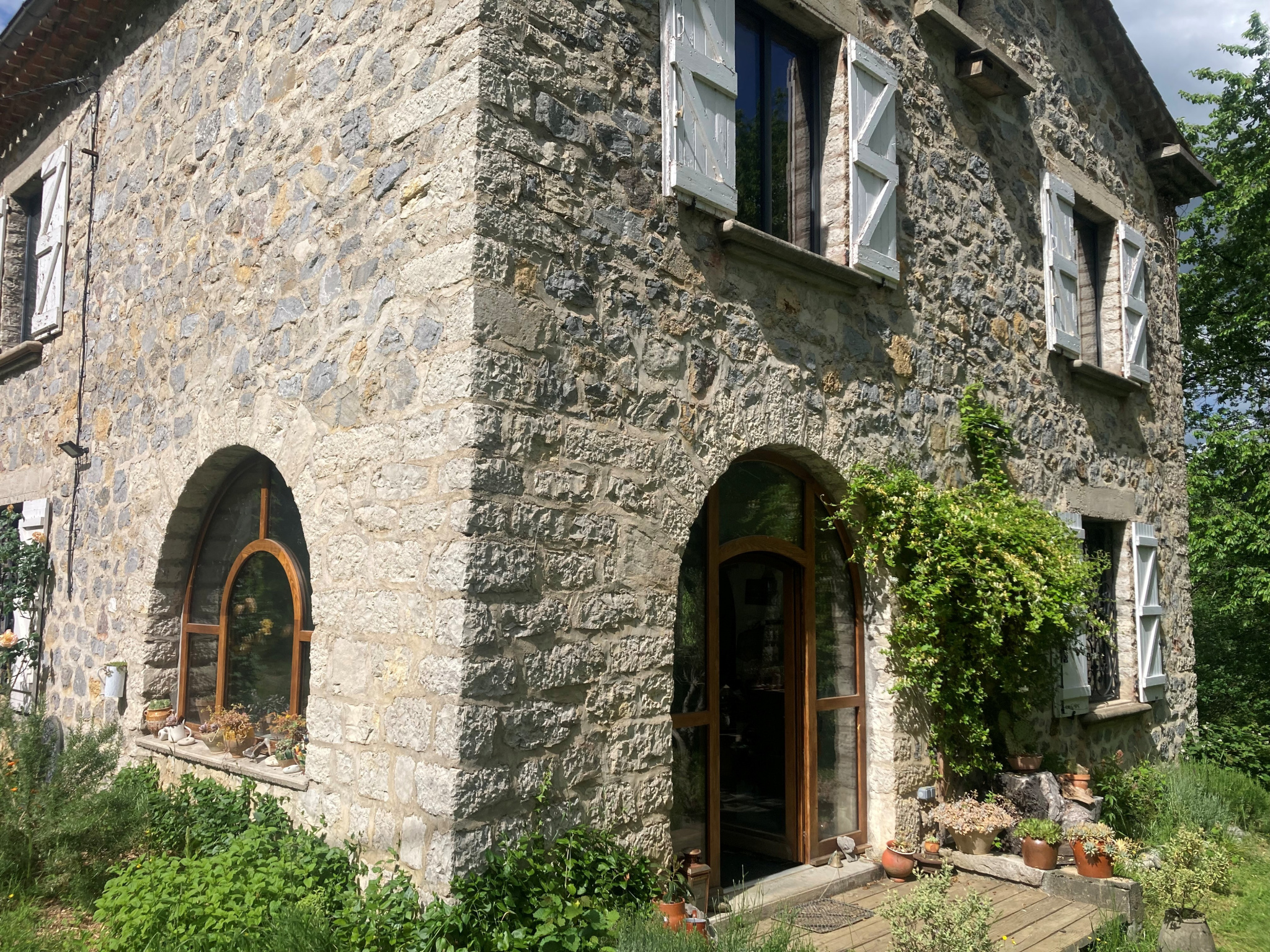 Puivert, belle maison en pierre rénovée 3 chambres, garage, jardin