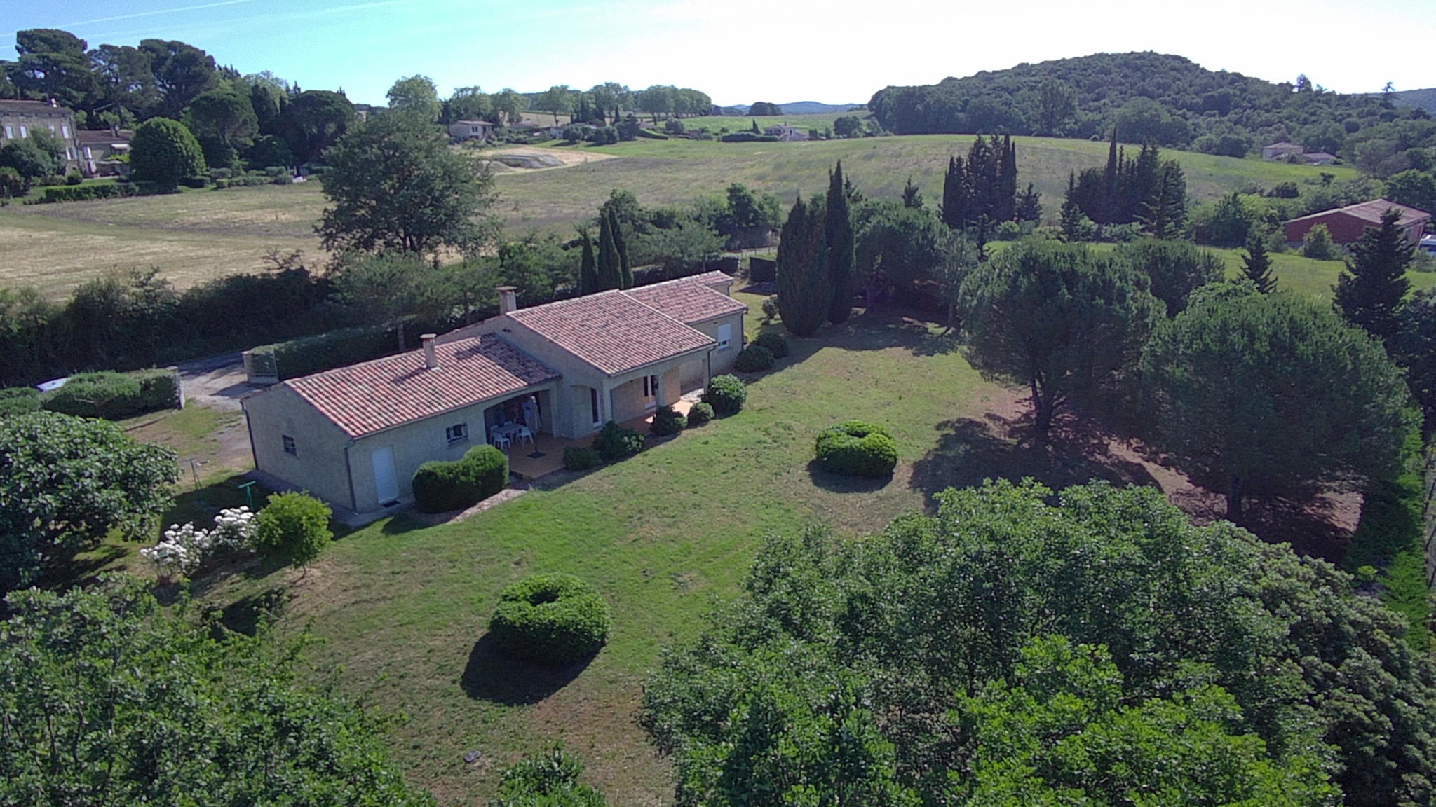 CAILHAU   VILLA PLAIN-PIED 4 CHAMBRES AVEC VUE PYRÉNÉES ET GRANDS DOUBLE GARAGES SUR 3500 M2
