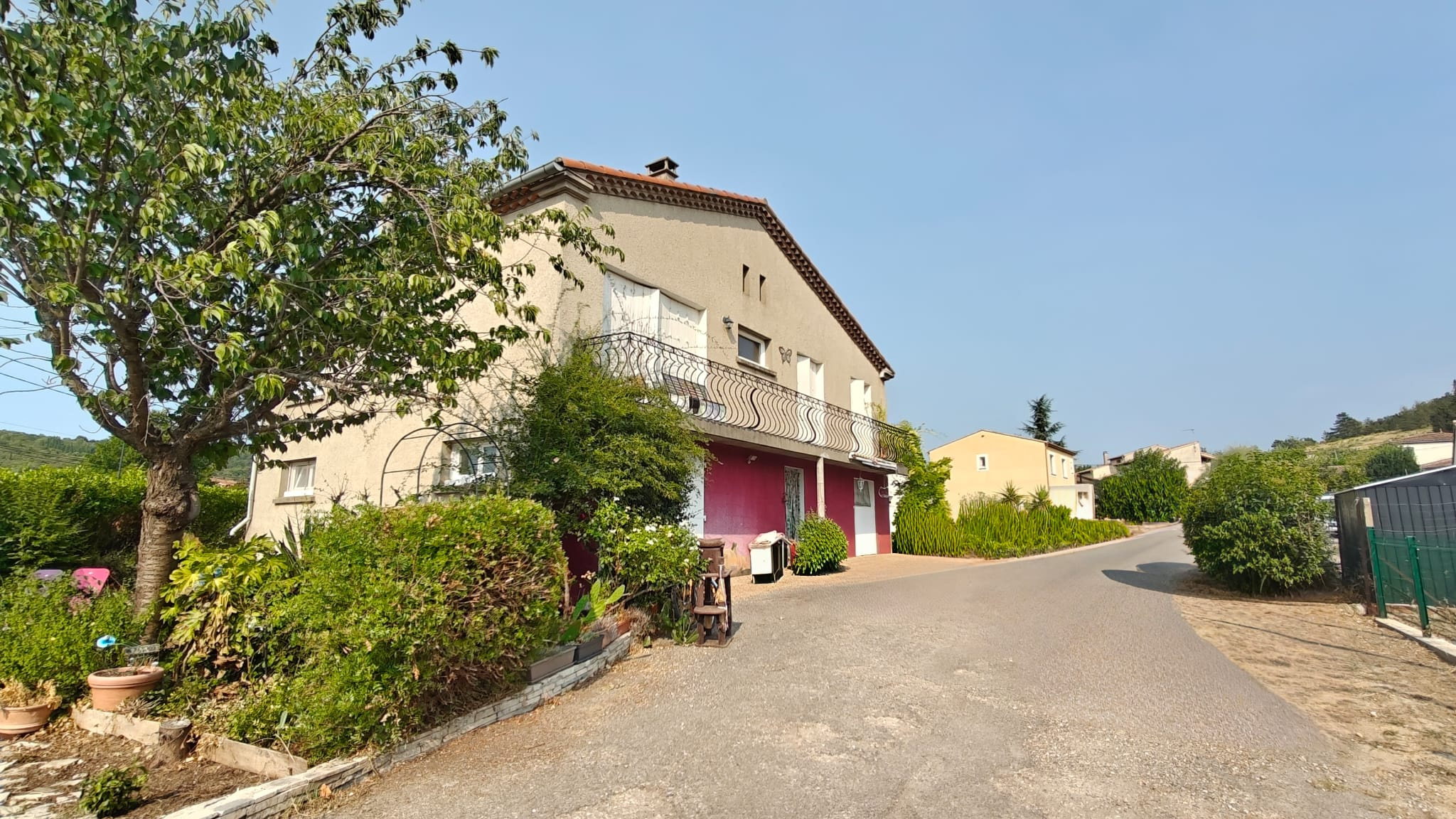 À seulement 3 km de Limoux, dans un village calme et recherché, découvrez cette maison de 130 m2 habitables of