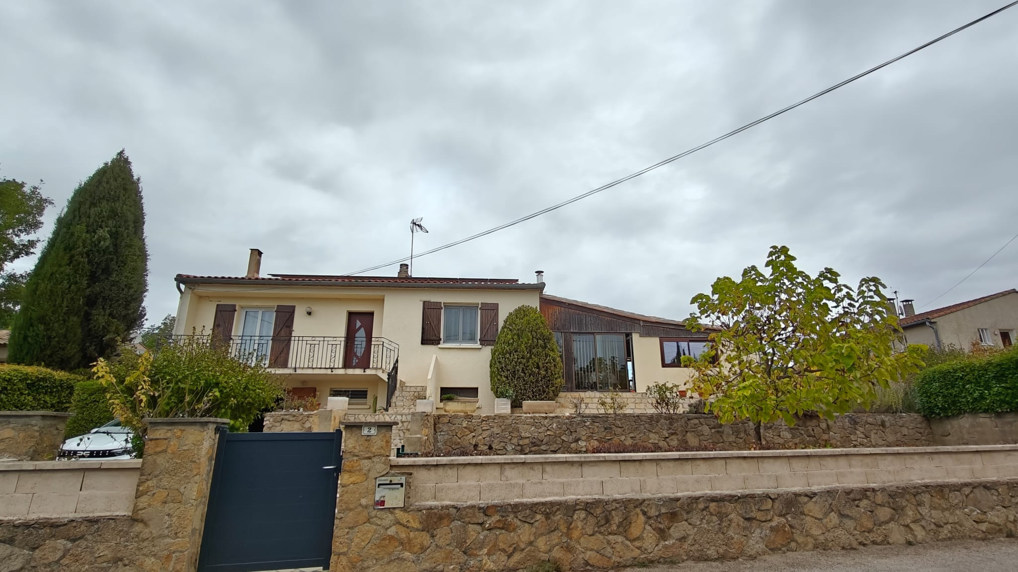 À VENDRE   Belle villa lumineuse de 150 m2 avec vue exceptionnelle, à 5 km de Limoux