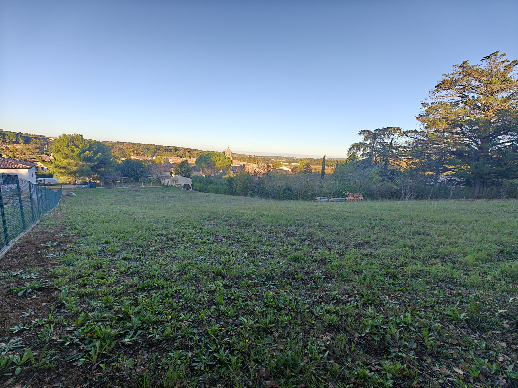 Village 7km Limoux - Terrain totalement viabilisé de 2 360m2 - Vue sur le village et la campagne environnente