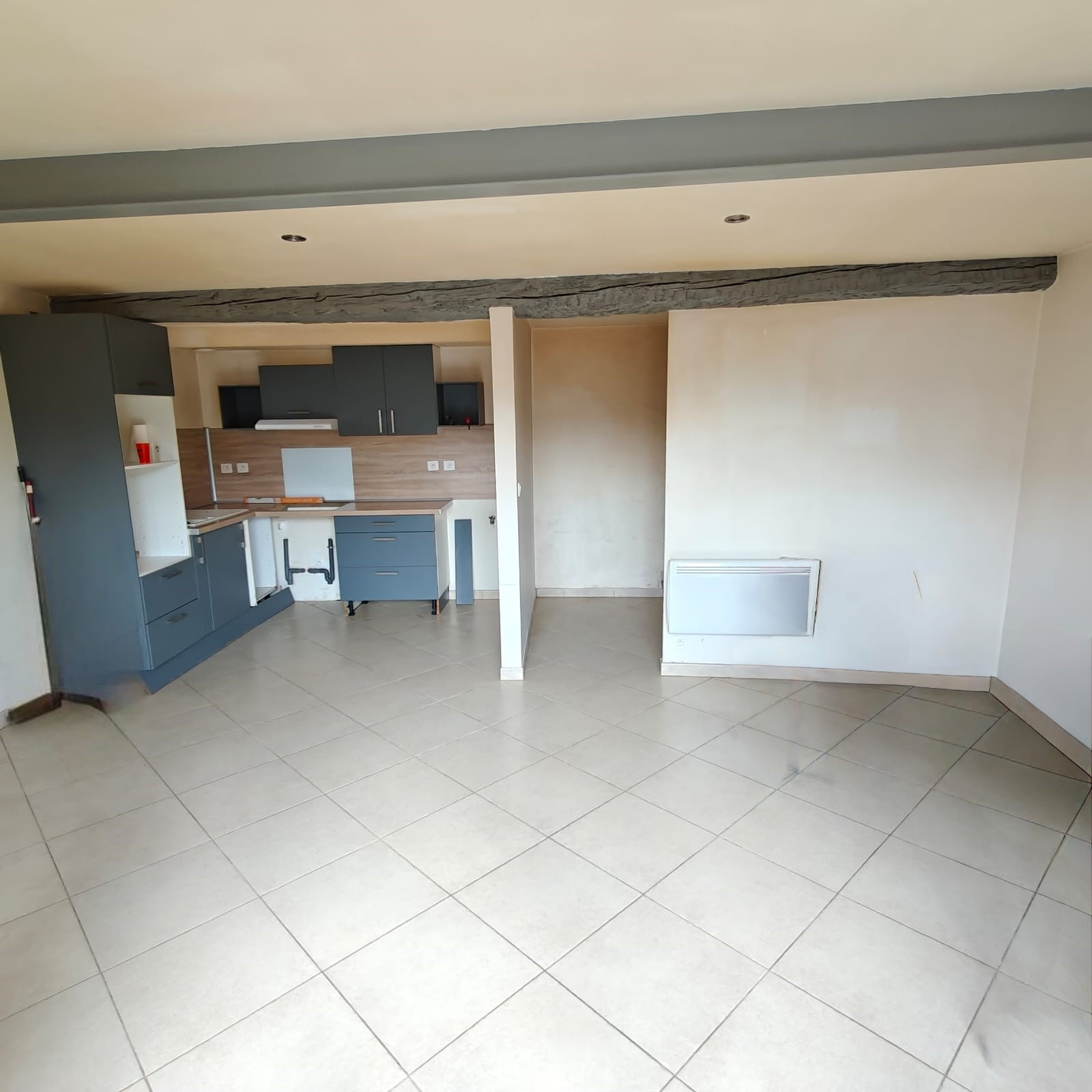 Proche Limoux - Maison de village de 75 m2 habitable, louée 600 Euros Hc