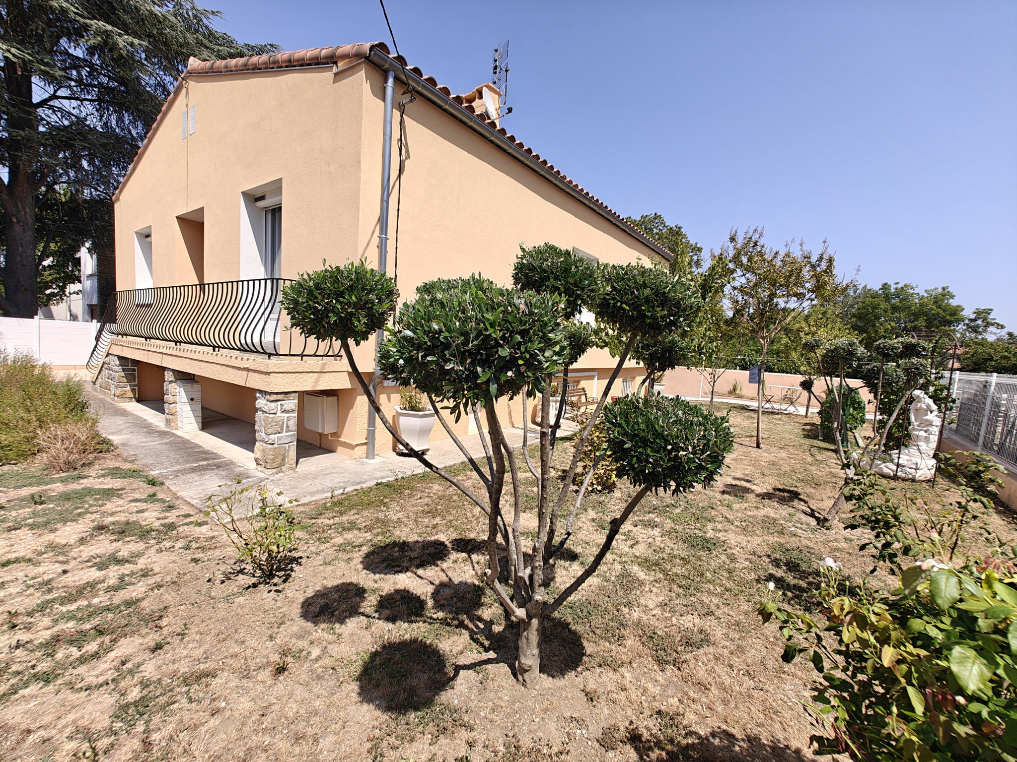LIMOUX-VILLA 4 FACE AVEC JARDIN ET GARAGE