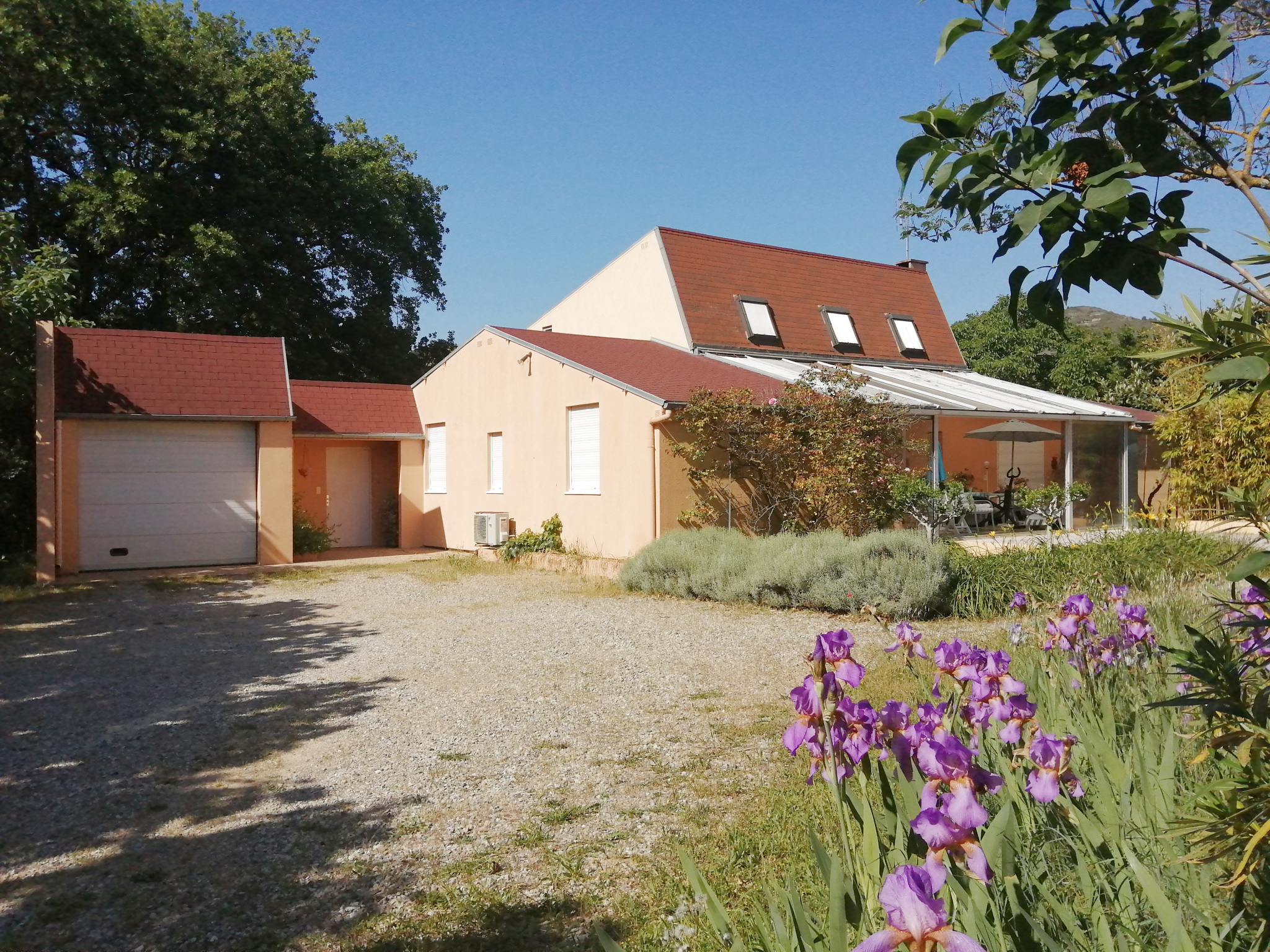 LIMOUX - Villa de 150m2 habitables avec piscine - Terrain en zone artisanale de 6 029m2