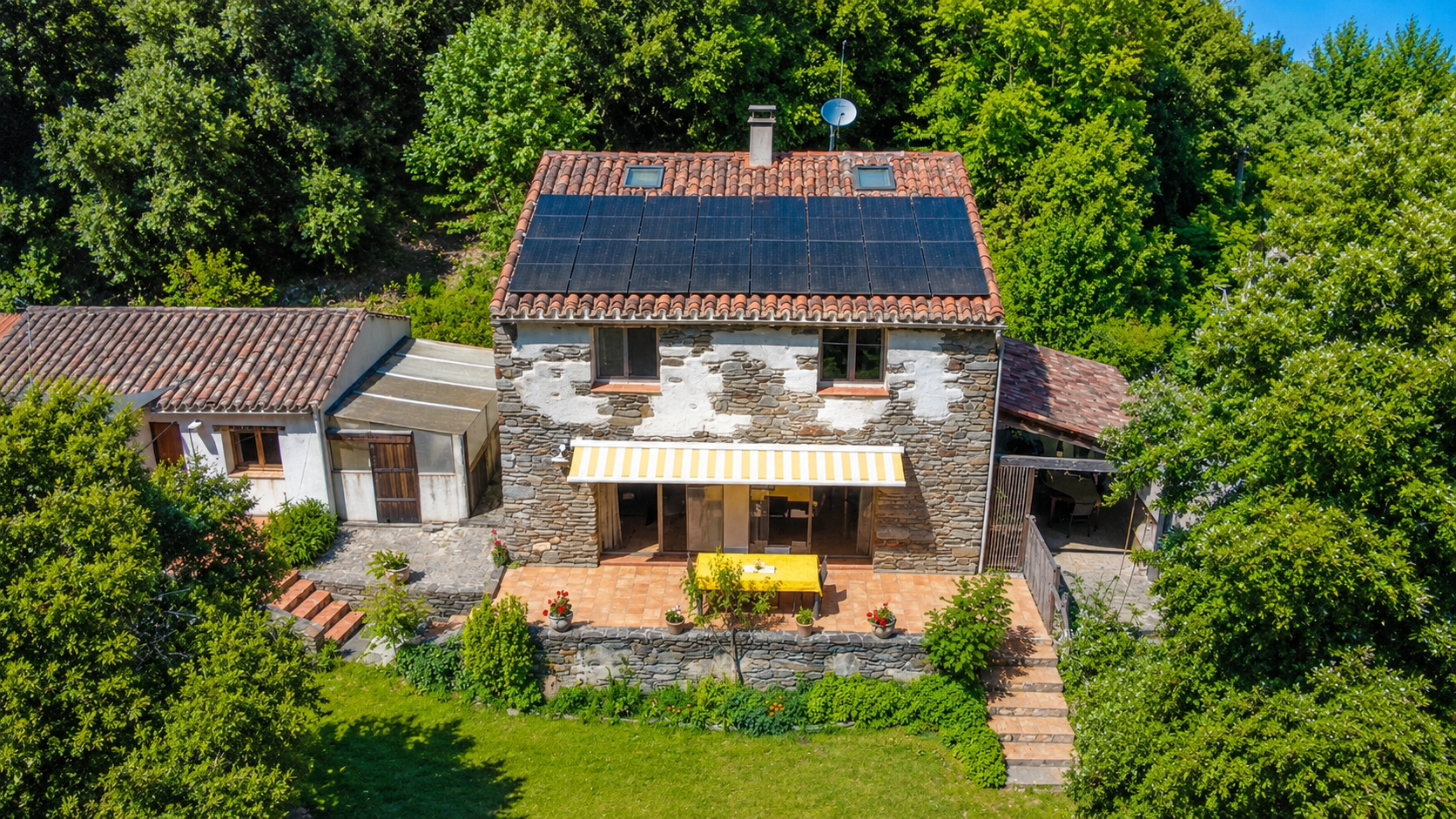 CORBIÈRES VERTES   DOMAINE AVEC HABITATION + 2 DÉPENDANCES   20 699 m2 DE TERRAIN ET DE BOIS