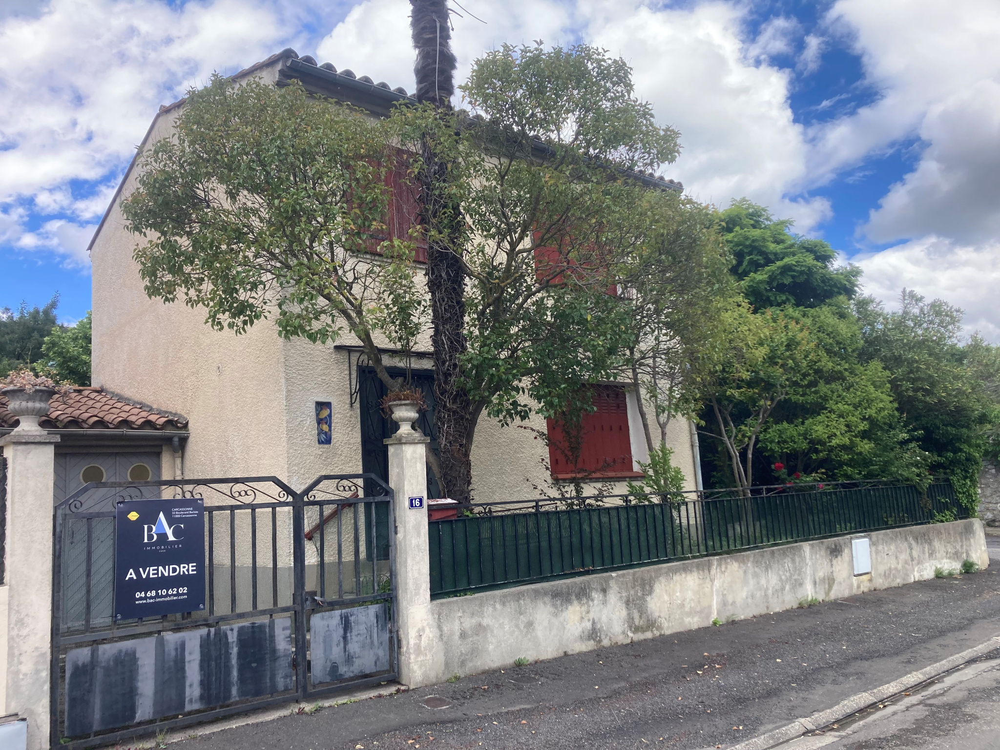 Quillan, maison 3 chambres jardin et garage, à rénover