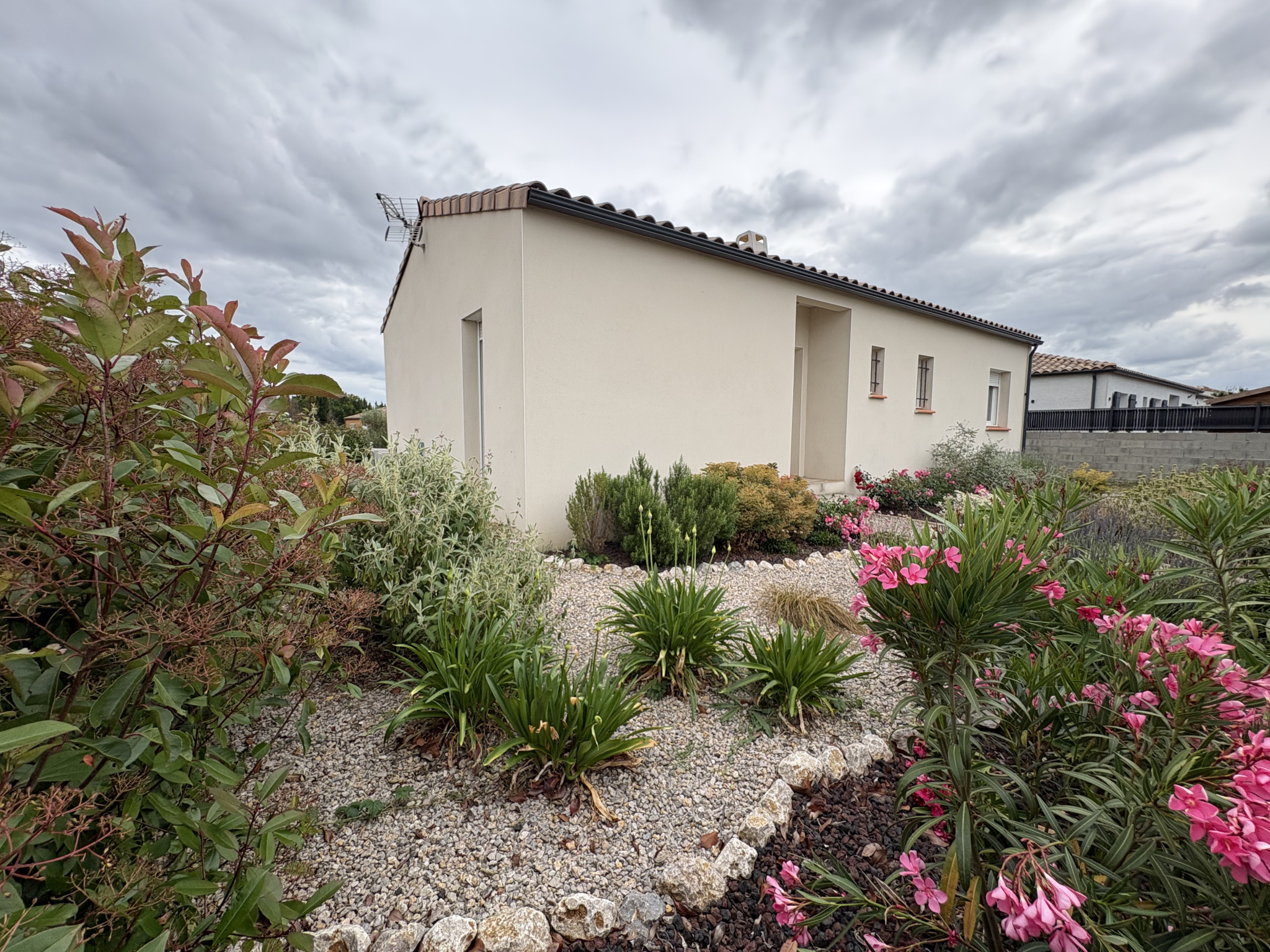 PROCHE BELVEZE-DU-RAZES - MAISON RECENTE DE 2022 AVEC 3 CHAMBRES GARAGE ET JARDIN