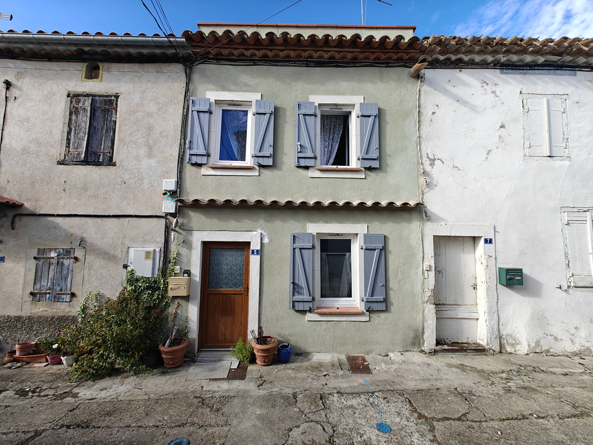 Limoux 15km-Charmante maison de village dans le Razès avec toit-terrasse plein sud
