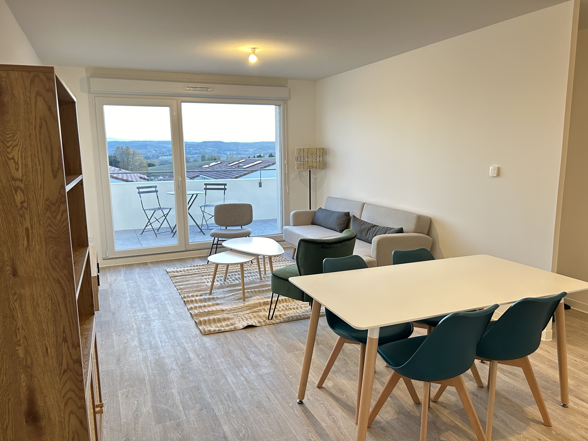 CASTELNAUDARY - T3 MEUBLE NEUF - TERRASSE - 2 PLACES PARKING