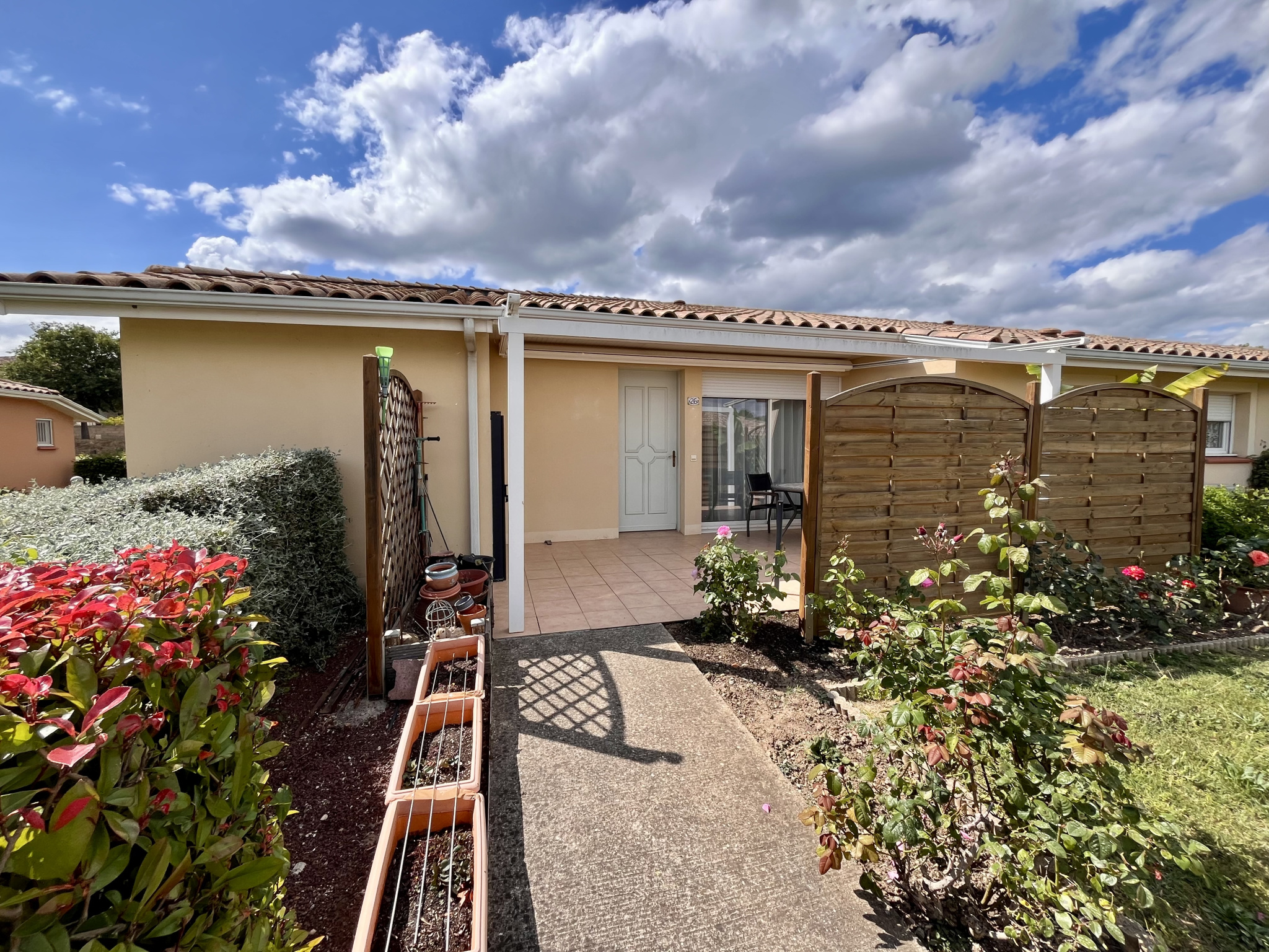 VILLEGLY- résidence les Séniorales: Villa T3 terrasse, place parking et garage